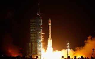2011年9月29日在酒泉，長征2F火箭發射中共空間實驗室雛形天宮一號。 ( Lintao Zhang/Getty Images)