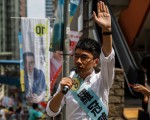 占中青年闯入立法会 中共在香港受重挫