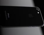 「鋼琴黑」（亮黑色）iPhone 7在大陸的黃牛價甚至已炒至2萬餘元人民幣。(Stephen Lam/Getty Images)