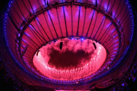 图为2016年残奥会开幕式上烟火表演。 (Friedemann Vogel/Getty Images)
