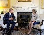 欧洲理事会主席图斯克于2016年9月8日，与英国首相梅在伦敦的首相报公视会晤。图斯克会后在官方网站呼吁，英国应尽速与欧盟展开正式的脱欧协商。（Kirsty Wigglesworth - WPA Pool /Getty Images）