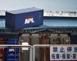 組圖：台21年最強颱風 集裝箱被掀上房頂