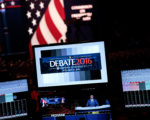 9月25日，纽约约霍夫斯特拉大学内，正在准备中的美国大选辩论会会场。次日，川普与希拉里将在此展开雄辩。(Drew Angerer/Getty Images)