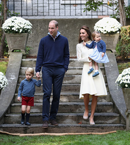 9月29日，威廉王子夫婦帶著喬治小王子和夏洛特小公主參加加拿大一個軍人家庭兒童派對，喬治和夏洛特再次成爲媒體關注焦點。 (Chris Jackson - Pool/Getty Images)