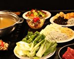 韩式涮涮锅及配料。（大纪元）