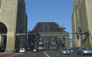 悉尼年度马拉松赛 海港大桥临时关闭