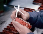 各国对刀具检查趋严 瑞士军刀改售不带刀新品
