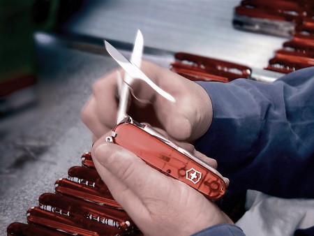各國對刀具檢查趨嚴 瑞士軍刀改售不帶刀新品