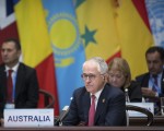 G20峰会期间，总理特恩布尔坚持澳洲对外国投资者的立场，并呼吁中国和平解决南中国海问题。(MARK SCHIEFELBEIN/AFP/Getty Images)