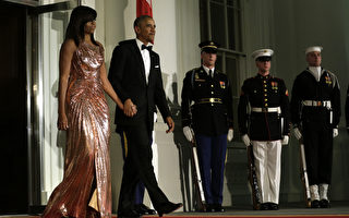 奥巴马最后国宴 米歇尔玫瑰金礼服吸睛