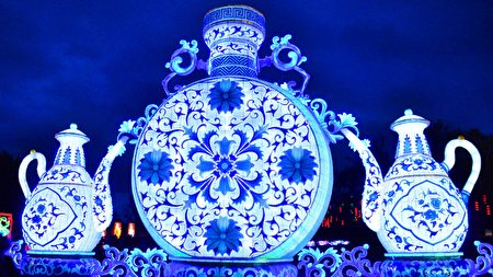 中国瓷器茶壶、瓶身被做成花灯展示。（Lumination活动官网提供）