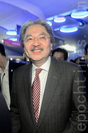 昨晚曾俊華出席一公開活動仍沒有回應參選特首一事。(宋祥龍/大紀元)