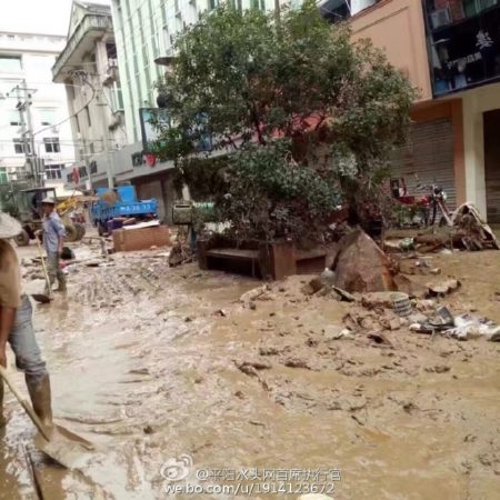 浙江平陽縣水頭鎮在「鯰魚」颱風期間,全鎮被水淹兩天兩夜,街道滿目瘡痍。(網絡圖片)