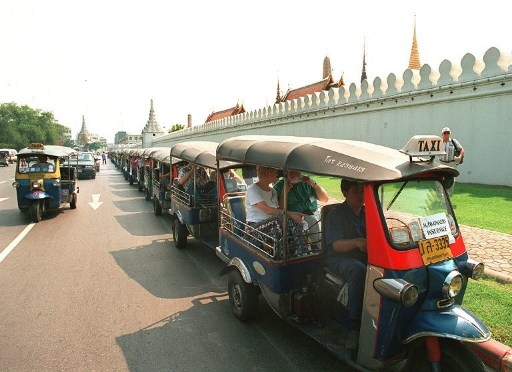 泰國非常適合遊客欣賞沿街的風。(PORNCHAI KITTIWONGSAKUL/AFP)