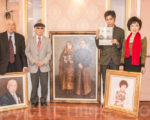 左起：会长林柏励、创办人林炳昌、油画家汤贺文和创会会长夏玉珠，介绍华埠人物肖像油画展。（李霖昭／大纪元）