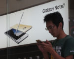 台湾三星11日表示，凡持有旧款Note 7或已换货的消费者应关闭电源并停止使用，台湾三星将跟进停止更换Note 7新机，不论新、旧版Note 7也开放退货，并提供相关换购优惠方案。（中央社）