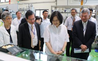 蔡总统访视经济部嘉义产业创新研发中心