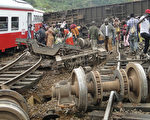喀麦隆火车脱轨翻覆 至少55死575伤