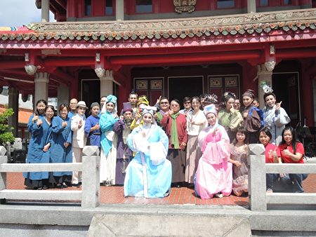 宜兰戏曲节各演出团队合影。(文化局提供)