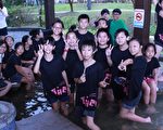 礁溪溫泉公園園區內的泡腳池10月7日正式對外開放，台北玉成國小到此校外教學。（曾漢東／大紀元）