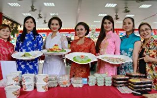 來自印尼以及越南的新住民姐妹，各自帶來自己國家的美食料理。（許享富 /大紀元）