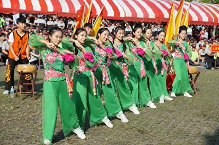 精采的表演為路跑活動揭開序幕。(新竹縣政府提供)