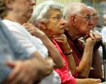 有調查顯示，對於很多長者來說，存錢準備退休變成了一件奢侈的事情。 (Alex Wong/Getty Images)