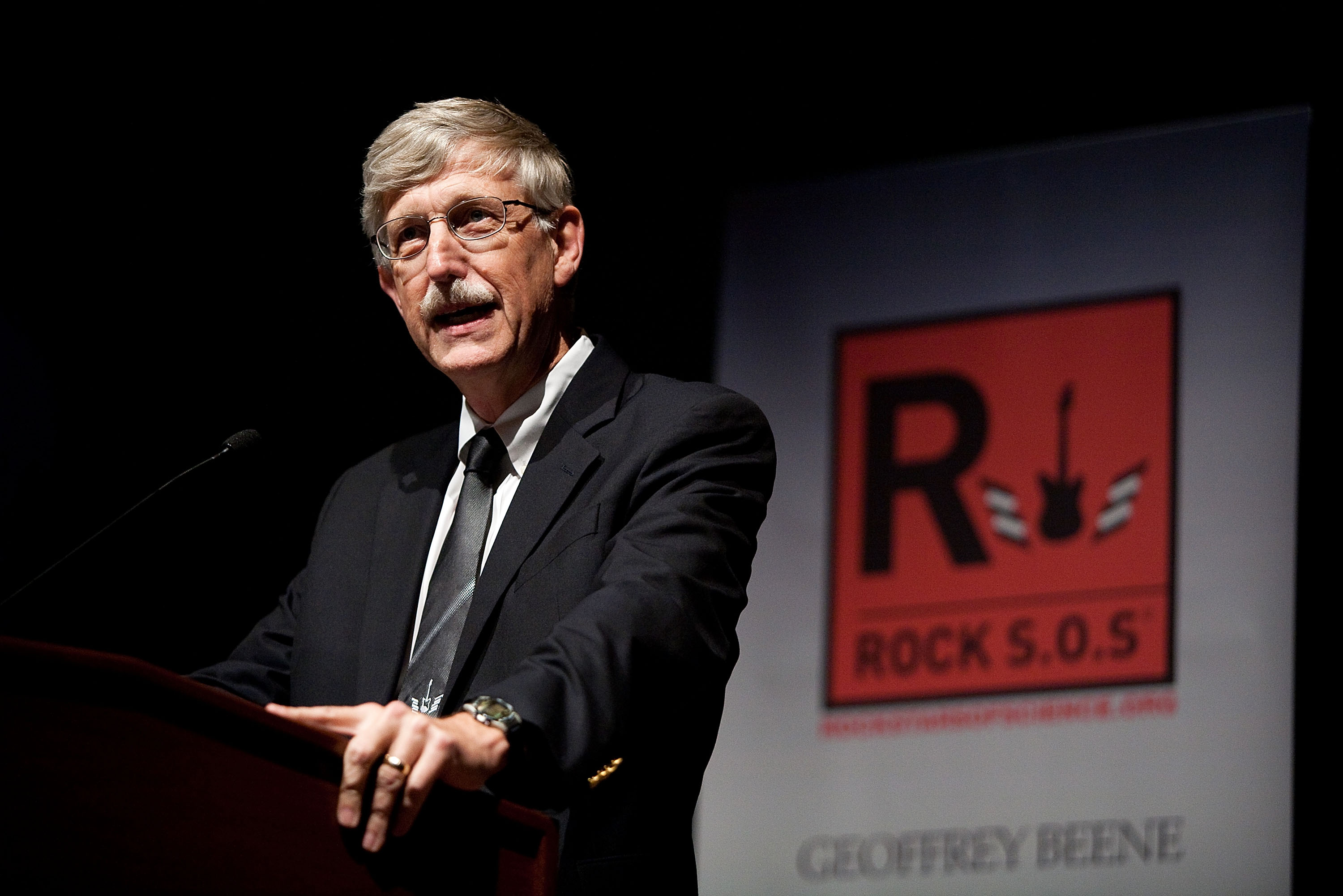 弗朗西斯‧柯林斯(Francis Collins)博士2009年9月24日在华盛顿特区国会大厦游客中心演讲。(Paul Morigi/Getty Images for ResearchAmerica)