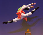 2016年10月20日，新唐人第七屆「全世界中國古典舞大賽」複賽，圖為青年女子組參賽選手施逸謙表演舞蹈《穆桂英掛帥》。（戴兵／大紀元）