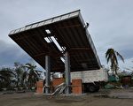 超級颱風「海馬」肆虐菲律賓北部地區，非正式統計顯示，奪走至少7人性命，基礎建設破壞嚴重。(TED ALJIBE/AFP/Getty Images)