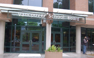 溫哥華關閉學校程序無限期暫停