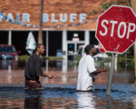 飓风“马修”给北卡东部造成巨大灾难,图为马修过后的北卡灾区。(Sean Rayford/Getty Images)