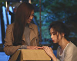 林志玲和徐若瑄飾演長大後再次重逢的姐妹淘。（相信音樂提供）