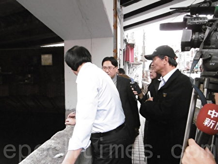 旭川河口油汙尋源頭 林右昌籲請軍方協助 旭川河口油汙尋源頭 林右昌籲請軍方協助