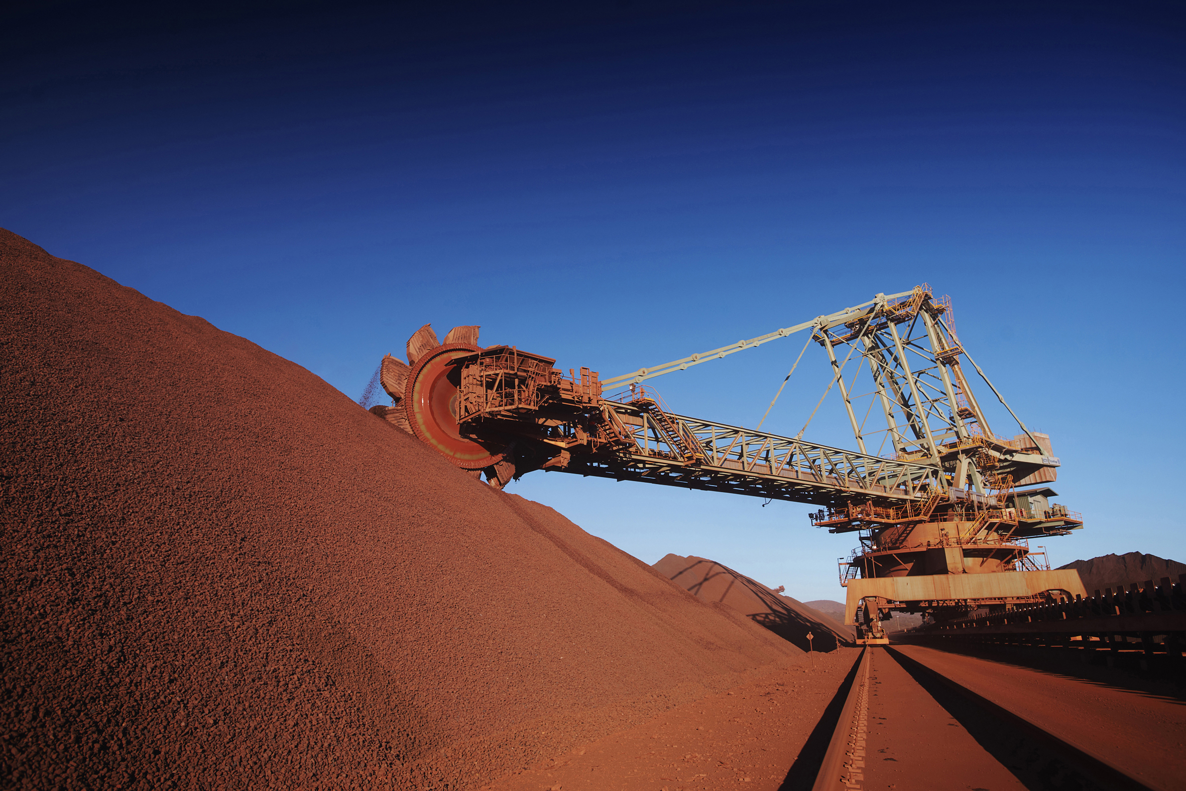 Полезное ископаемое машиностроения. Австралия, BHP Billiton. Железная руда в Австралии. Добыча железной руды в Австралии. Горнодобывающая промышленность Австралии.