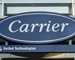 今天感恩節，川普沒有閒著，試圖說服開利冷氣公司（Carrier Corp.）不要將印第安納州印第安納波利斯市（Indianapolis）的工廠遷往墨西哥。(JEAN-PHILIPPE KSIAZEK/AFP/Getty Images)