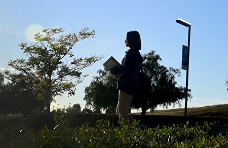 中国小留学生在美国要独自一人面对各式各样的挑战。(FREDERIC J. BROWN/AFP/Getty Images)