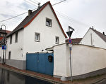 图为川普祖父曾经在Kallstadt居住过的房子。（DANIEL ROLAND/AFP/Getty Images）
