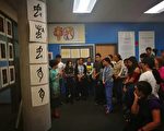 為激發學生學中文的興趣，增加對中國文化的了解，東洛杉磯學院現代語言系中文項目11月9日舉辦「家飛畫字」活動。（劉榮文）