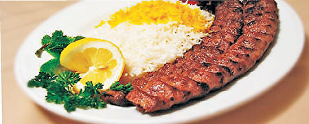 香气四溢的卡博串配藏红花米饭(Shiraz Persian Restaurant提供)。