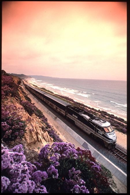 不同線路的Amtrak火車,可以帶你看遍美國各地的美麗風景。(Amtrak 提供)