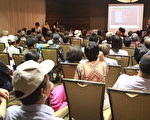 民眾用心聆聽RichardCasaburi博士演講。 （大紀元）