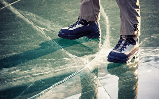 冰面行走測試 加拿大僅1成冬靴防滑