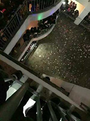 陝西普集中學突然下發禁令不允許各班級舉辦元旦晚會,引發該校近千名學生公開抗議。(受訪者提供)