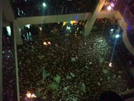陝西普集中學突然下發禁令不允許各班級舉辦元旦晚會,引發該校近千名學生公開抗議。(受訪者提供)