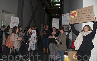 抗议打断旧金山市立大学会议 校长离场