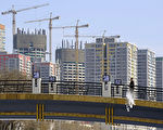 中共中央經濟工作會議四大看點之一，加強樓市調控、遏止投機。圖為北京公寓大樓。(LIU JIN/AFP/Getty Images)