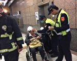 台鐵板橋車站17日深夜發生手扶梯傷人事件，現場驚聲叫聲連連。有3名女子分別受到頭皮撕裂傷、腳受傷。意外事故原因仍要進一步調查。（民眾提供）