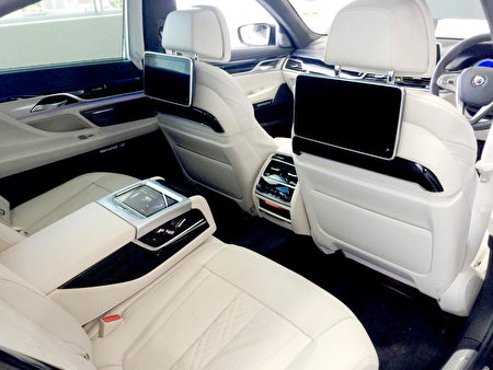 BMW ALPINA B7 Biturbo細節圖。(安柏超/大紀元)