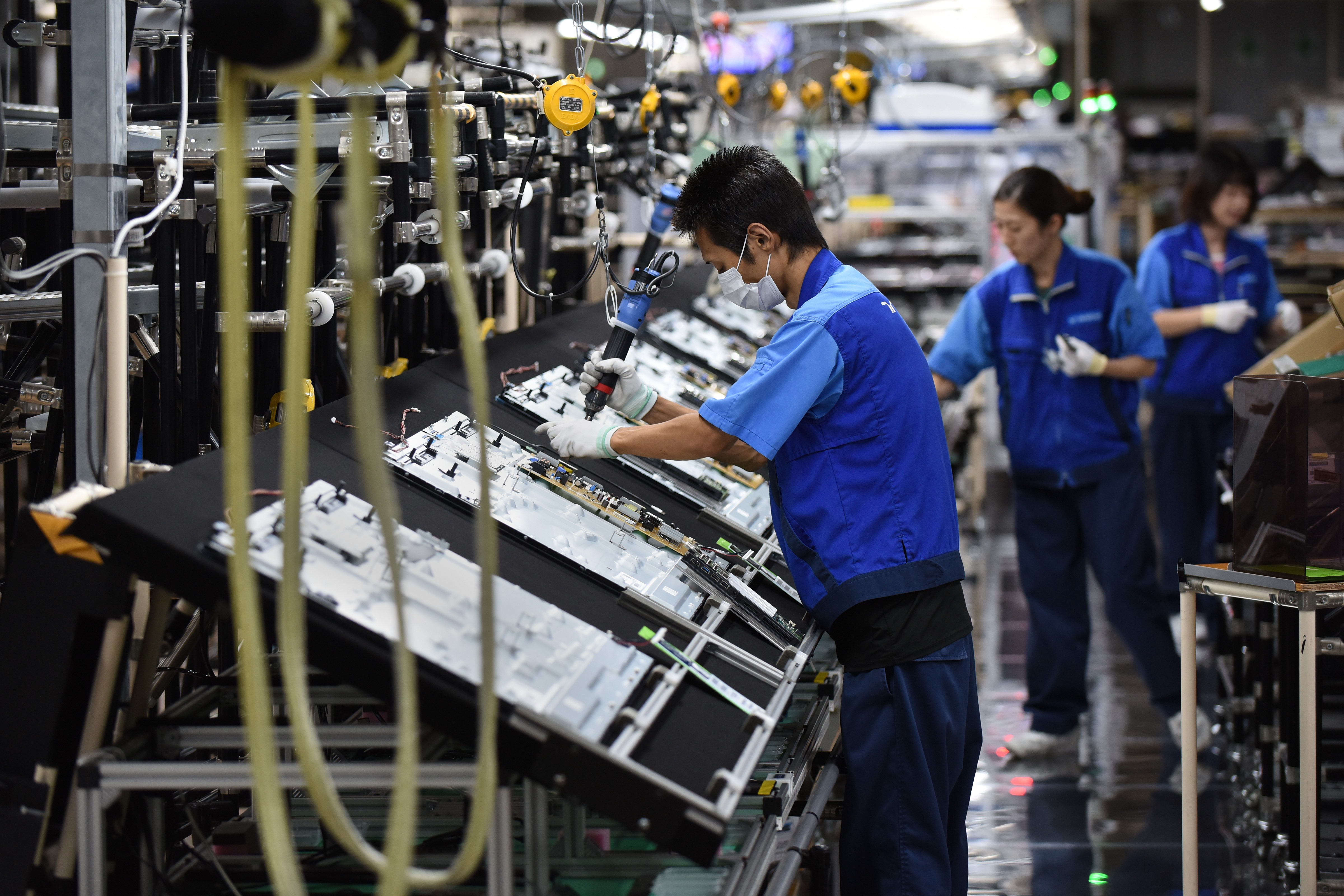 Work japan. Япония рабочие. Японец рабочий. Японские рабочие на заводе. Трудолюбивые китайцы.